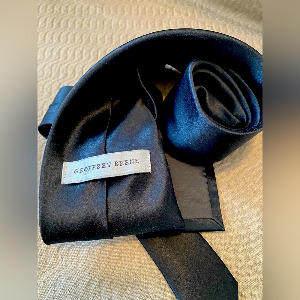 Geoffrey Beene black shiny 100% silk necktie men’s tie formal wedding suit sharp